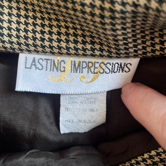 Lasting Impressions Houndstooth skirt with buttons accent - Picture 12 of 13